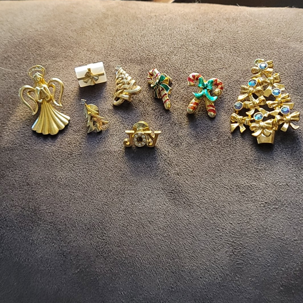 Lot of Christmas Pins